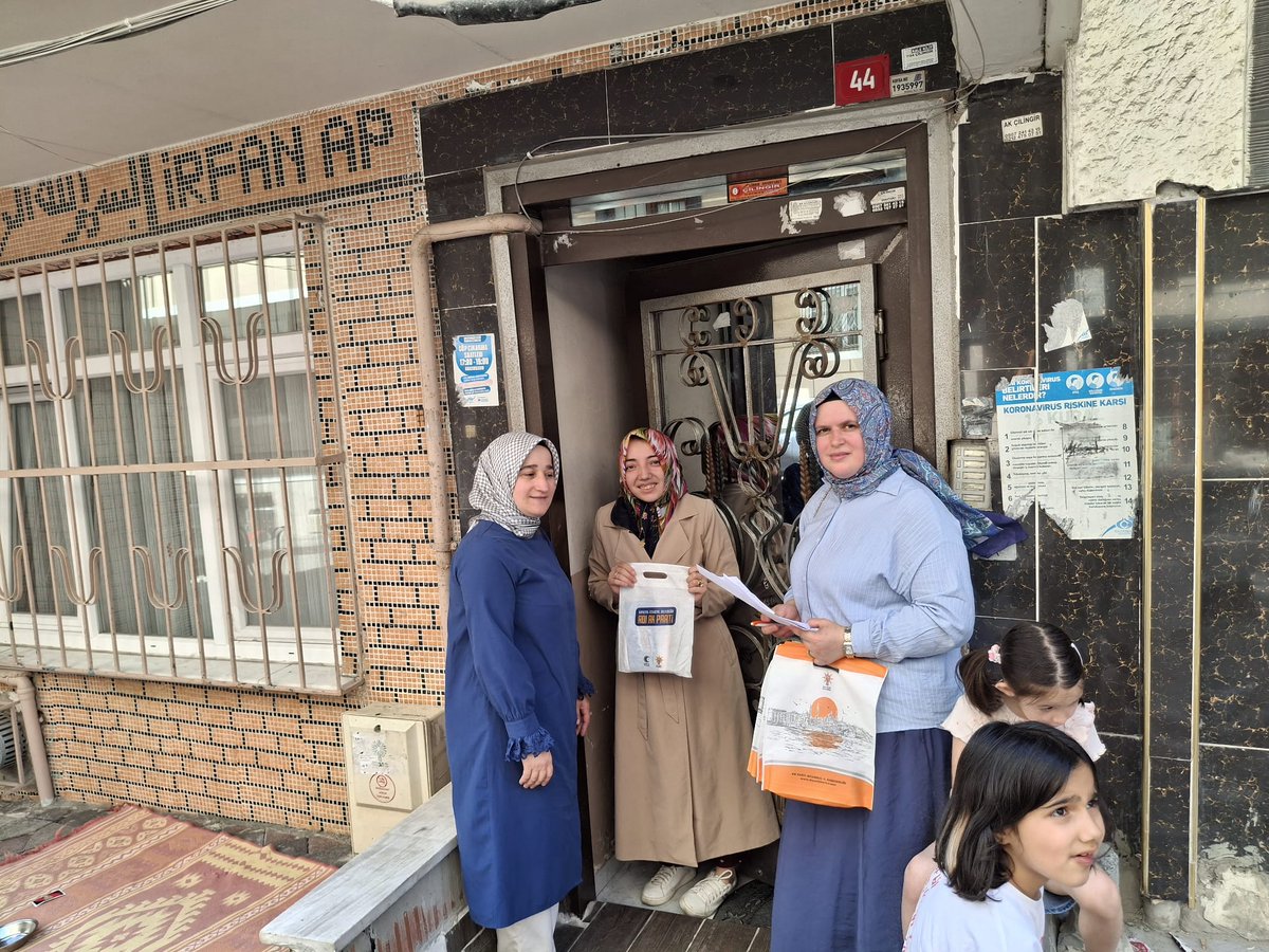 AK Kadın Sultangazi (@akkadinsultangi) on Twitter photo Bir kapı, bir gönül, bir muhabbet…
Başkanımız <a href="/AyvalVasfiye/">Vasfiye AYVALI 🇹🇷🇹🇷🇹🇷</a> İl Koordinatörümüz Meryem KAYA ve teşkilatımızla birlikte bugün hanelerinde ziyaret ettiğimiz her vatandaşımızla bağımızı daha da güçlendirdik.
Biz vefanın, samimiyetin ve kardeşliğin izindeyiz. Bir kapı, bir gönül, bir muhabbet…
Başkanımız <a href="/AyvalVasfiye/">Vasfiye AYVALI 🇹🇷🇹🇷🇹🇷</a> İl Koordinatörümüz Meryem KAYA ve teşkilatımızla birlikte bugün hanelerinde ziyaret ettiğimiz her vatandaşımızla bağımızı daha da güçlendirdik.
Biz vefanın, samimiyetin ve kardeşliğin izindeyiz.