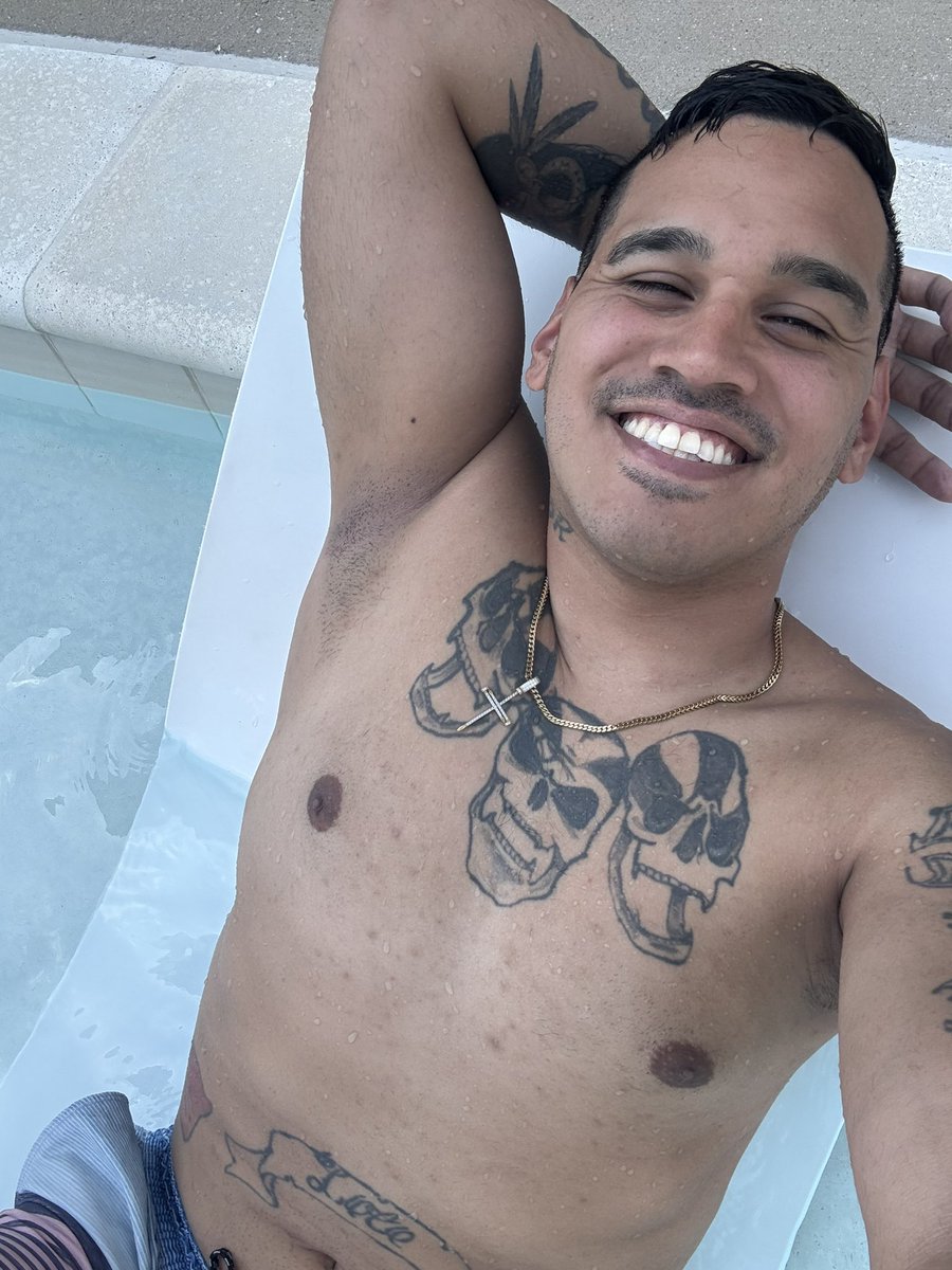 Eltuyo94's tweet photo. Mental break from it all 

#latino #boricua #mexicno #FitnessJourney #FitnessMotivation #tatted #puertorico https://t.co/4hOrmL4WRF