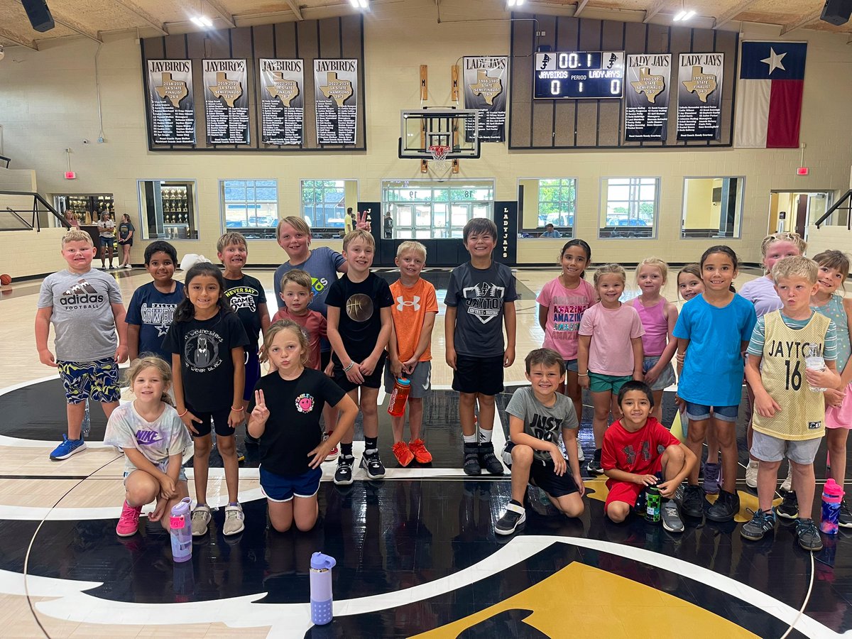 cowgirl_bball's tweet photo. ⚫️⚪️Big turnout for the Jayton Jaybirds — around 90 campers came out, got better, and had fun!!! ⚪️⚫️ https://t.co/8YpFaFe5Xr