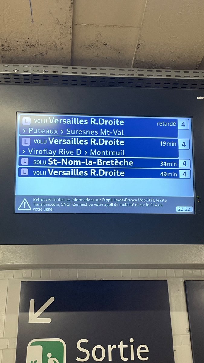 Athealas's tweet photo. @LIGNEL_sncf Ça serait bien d’avoir les messages sur les écrans. Plus de 15min d’attente afin d’avoir un message audio mais rien d’écrit. Tout le monde attendait dans le train pour Versailles… https://t.co/f6IPogKUb8
