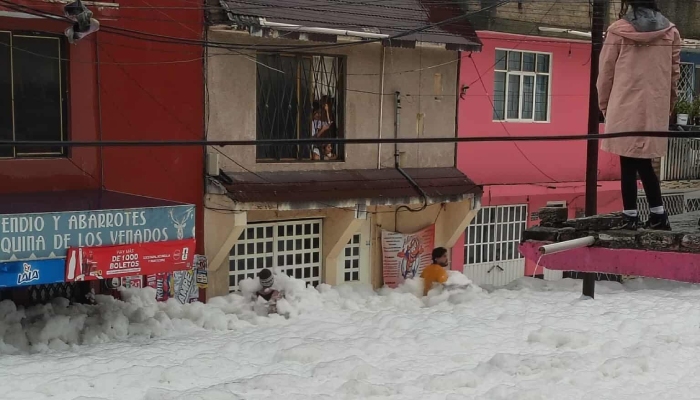 🌫️ ¿Por qué tanta espuma en el desbordamiento de Naucalpan? ¿Y si esa agua pudiera salvarnos de la escasez?

El Dr. Juan Manuel Núñez del <a href="/IberoCentrus/">Centrus - Transdisciplina para la Sustentabilidad</a> explica qué hay detrás del desastre… y qué podemos aprender: acortar.link/8n62ZS