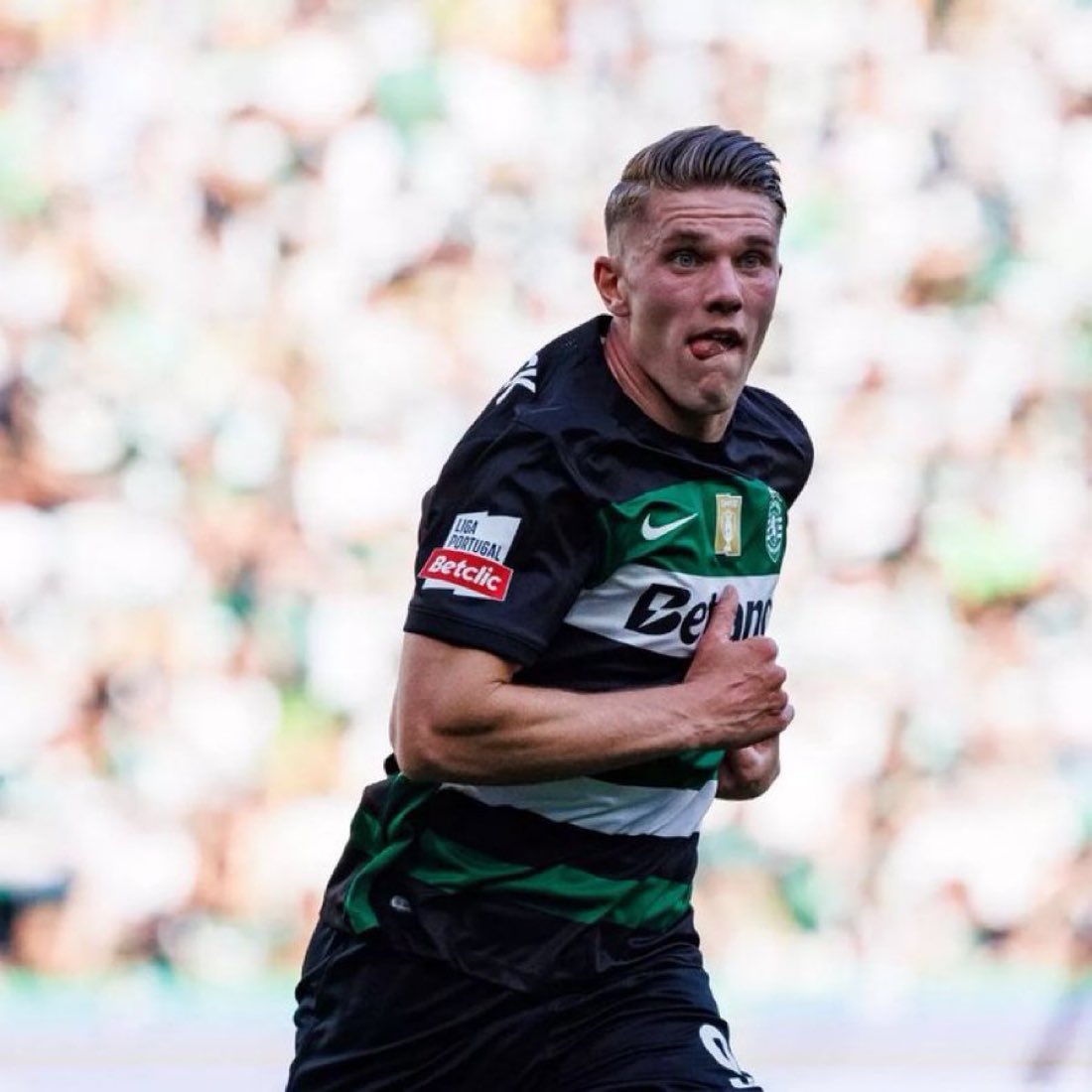 🚨Viktor Gyökeres reportedly prioritizing Manchester United after Arsenal shift focus to Šeško 👀

✅ Proven goal machine
✅ Press-resistant striker

But is he really the right fit for Amorim’s system?

🔁 RT for YES
❤️ Like for NO
🗣 Drop your takes below! #MUFC