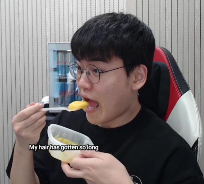 gumayusinism's tweet photo. he's sooooo unserious pls 🥹 https://t.co/vzhX5AZGVQ