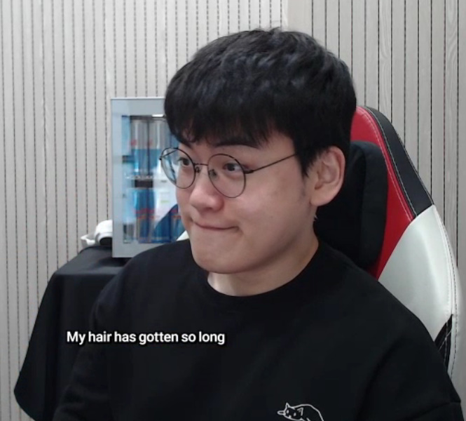 gumayusinism's tweet photo. he's sooooo unserious pls 🥹 https://t.co/vzhX5AZGVQ