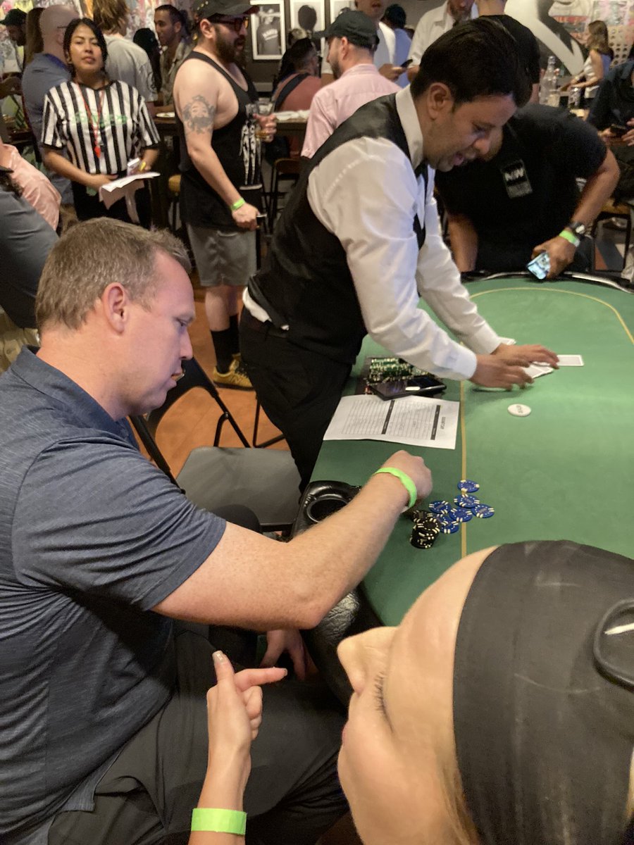 SegMintIO's tweet image. Everyone in CT is a winner this week, but @MattBartlettVE ‘s cashing in (literally) the most from all this 😎
Thank you @AbstractChain and @opensea for the awesome event yesterday!