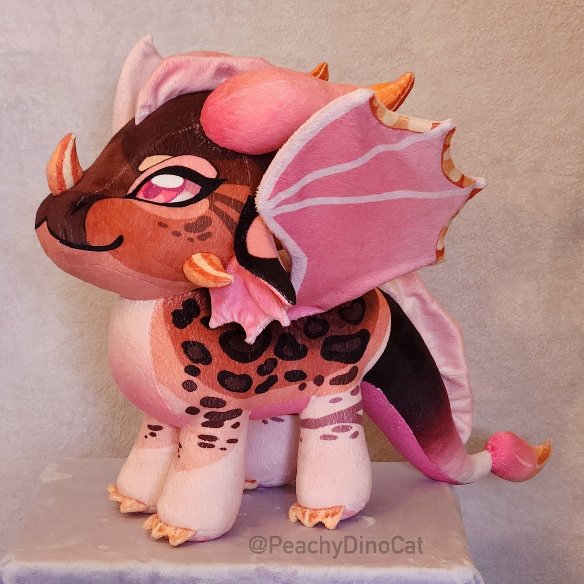 🍑Peachy🍑 (@peachydinocat) on Twitter photo 🌴🪷mahari plush🪷🌴
🪷this is my half of a super old art trade/collab I did with <a href="/_heartspark/">heartspark</a>!💖
🪷plush made by me
🪷pattern by <a href="/CholyKnight/">Sew Desu Ne?</a>
🪷digital artwork for the plush drawn by <a href="/_heartspark/">heartspark</a>
🪷 fabric printed with Spoonflower 🌴🪷mahari plush🪷🌴
🪷this is my half of a super old art trade/collab I did with <a href="/_heartspark/">heartspark</a>!💖
🪷plush made by me
🪷pattern by <a href="/CholyKnight/">Sew Desu Ne?</a>
🪷digital artwork for the plush drawn by <a href="/_heartspark/">heartspark</a>
🪷 fabric printed with Spoonflower