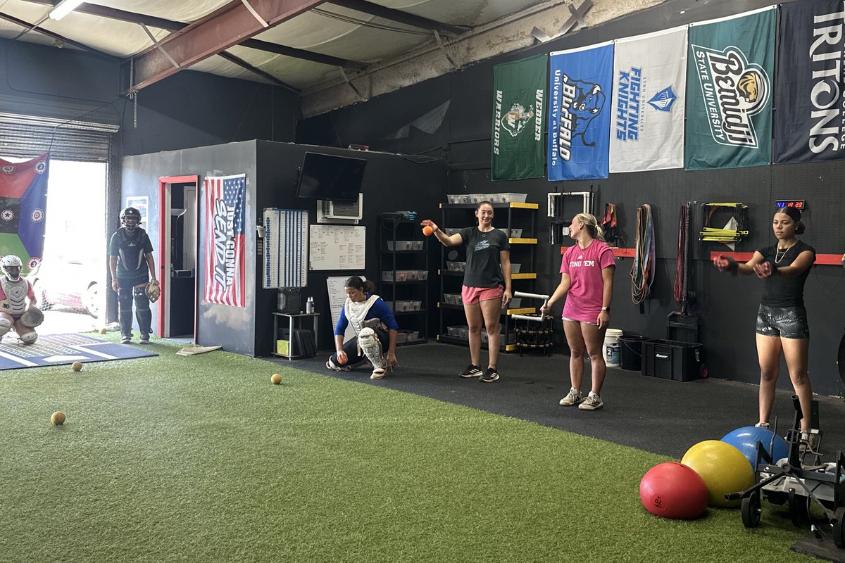 DTDSoftball's tweet image. Oh Happy Summer Days… even if it’s like 37271717° outside 

Catchers Paradise 🏝️ 

Different and Special

Tennessee State @NahiaCampbell 
Webber @EmmaNewgent06
Georgia Tech @CarolineEPatte1 
Winthrop @scootin16 
Remote from Missouri @peytonadrian08 
In-House Regular @A_Hall2029