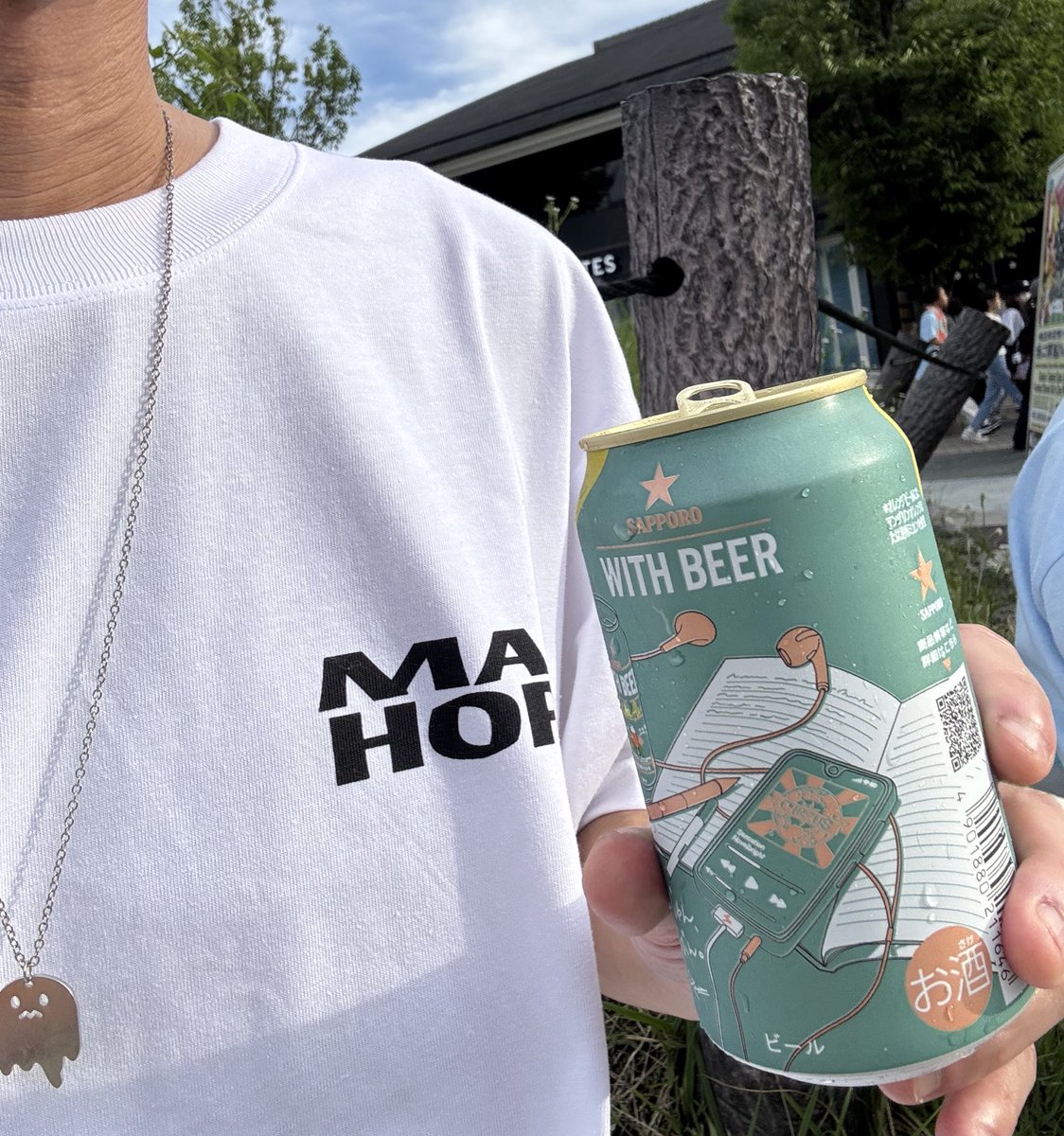 slinky7774's tweet photo. 席ランダムでアリーナ4列目ってどんだけ日頃徳を積んでるねん自分。ライブはもう、、最高でしたね、、久々に泣きながら笑ったな。
ブースで写真とるのも皆んな阿吽の呼吸でお互いに撮りあってて優しさがあふれてた。
あー生きてて良かった！
 #MADHOPE感想 https://t.co/X96bS7ynu6