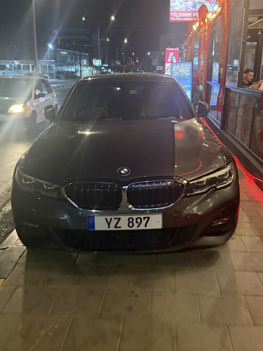 Mezuniyet tweetini atmadan önce mavi tik alsaydım alabileceğim özelleştirilmiş plakalı araba