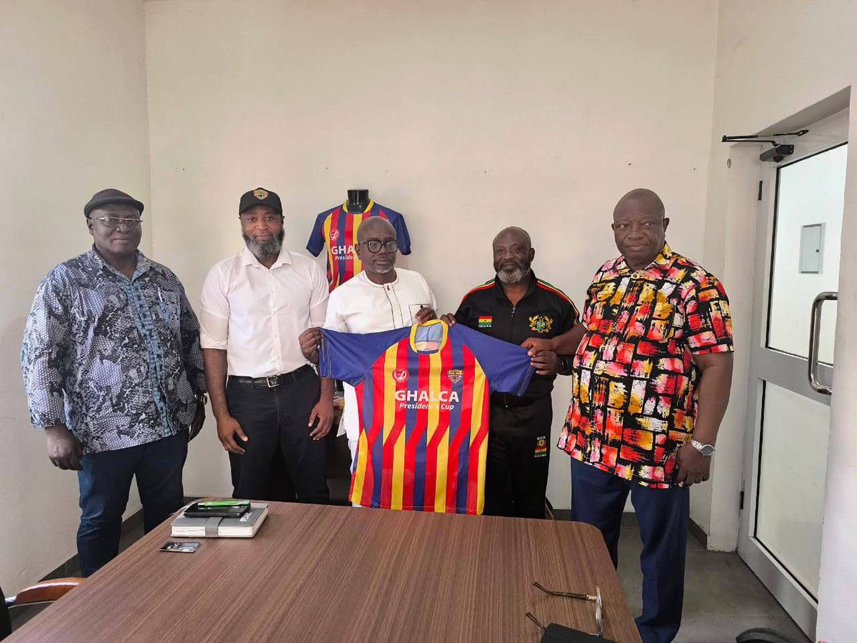 2025 President cup.....Organzers present Matchday Jersey to Hearts of oak leaders