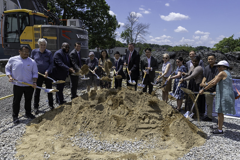 BostonNeighbor's tweet image. Today, @MayorWu joined @vietaid, @maeohlc, elected officials, and residents to celebrate the groundbreaking of Hamilton at Mount Everett, a new affordable development that will create 36 new homes for older Boston residents, aged 62 and up, in Dorchester.ow.ly/vMmA50Wgo2o