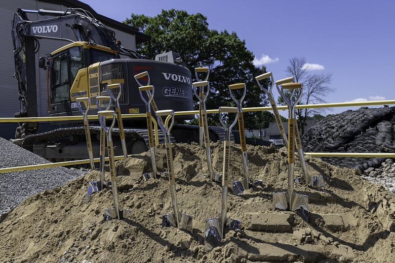 BostonNeighbor's tweet image. Today, @MayorWu joined @vietaid, @maeohlc, elected officials, and residents to celebrate the groundbreaking of Hamilton at Mount Everett, a new affordable development that will create 36 new homes for older Boston residents, aged 62 and up, in Dorchester.ow.ly/vMmA50Wgo2o