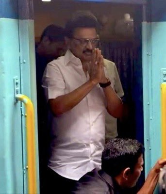 ganesan_kirubaa's tweet photo. எங்கப்பன் கம்முனாட்டி திருட்டுத்தனமா ரெயின்ல வந்தவன்தான். எல்லோரும் என்னை மன்னிச்சுடுங்க😂 https://t.co/rL0kNE0Ncz