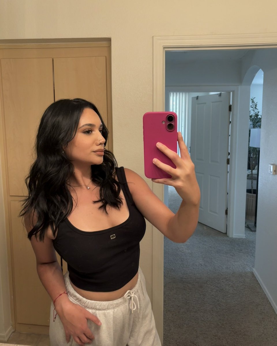 paulina tweet media