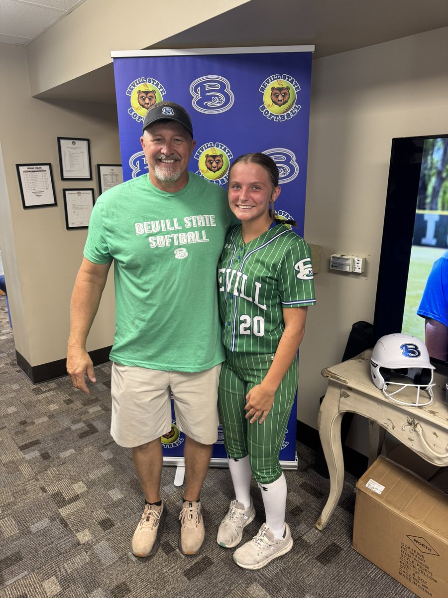 Holley DeVaughn tweet media