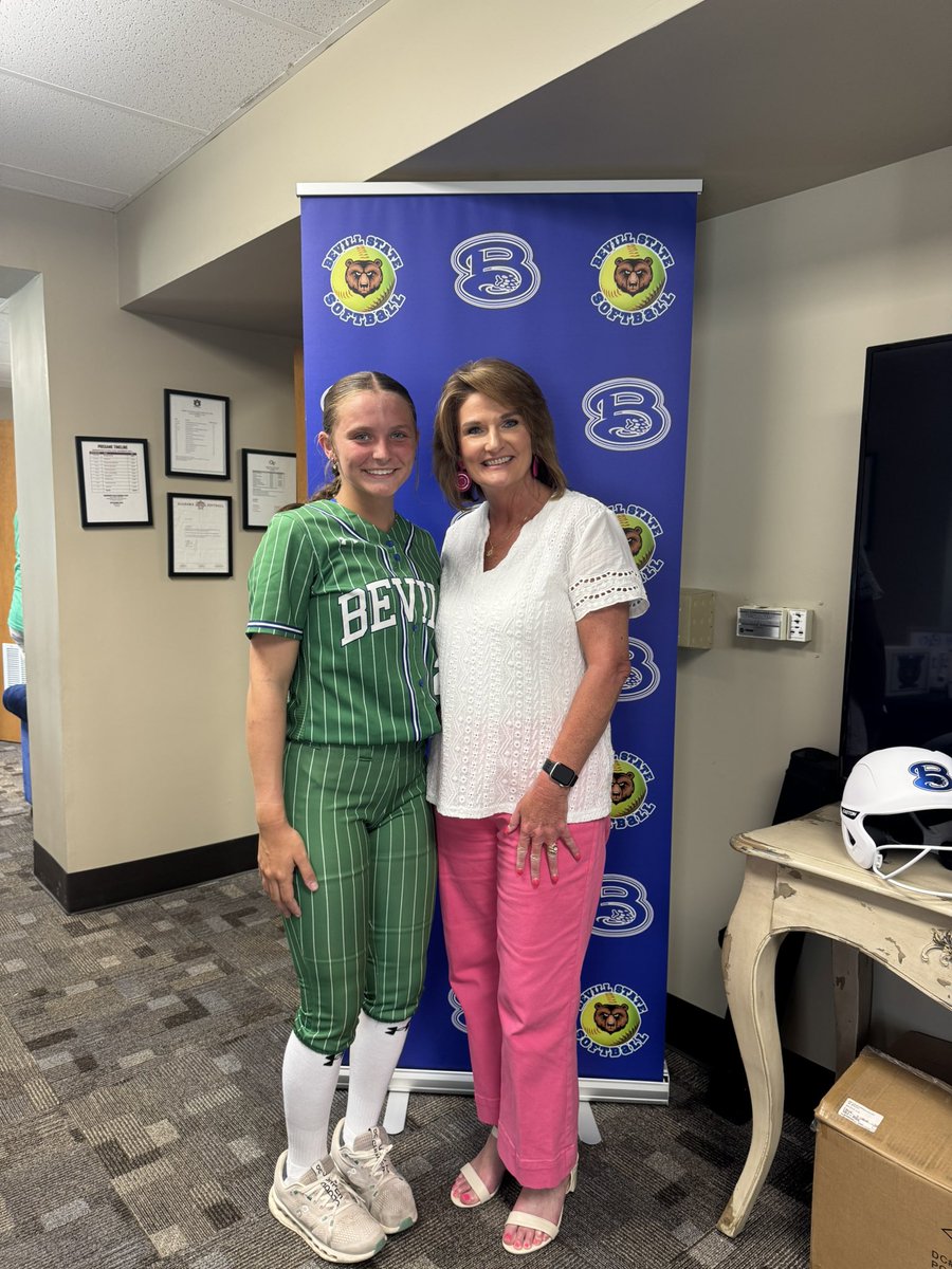 Holley DeVaughn tweet media