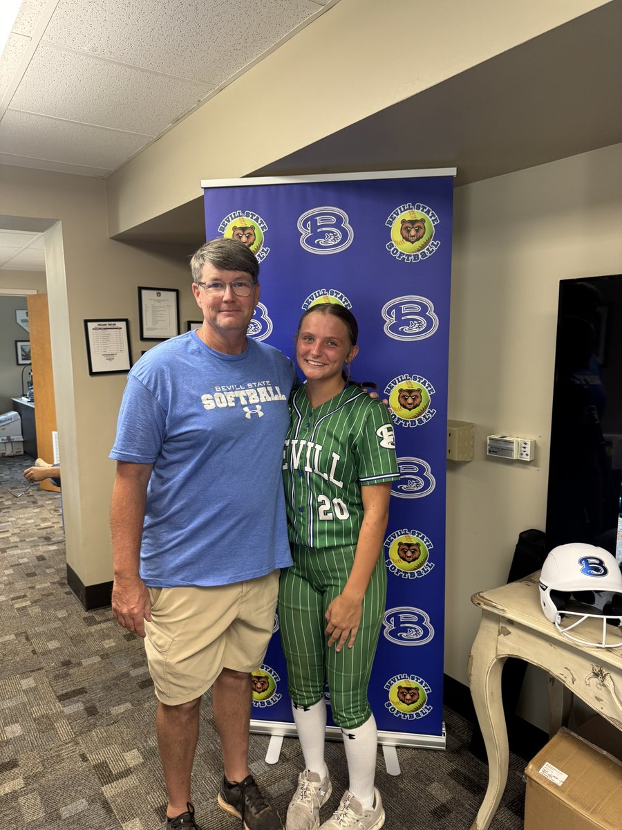 Holley DeVaughn tweet media