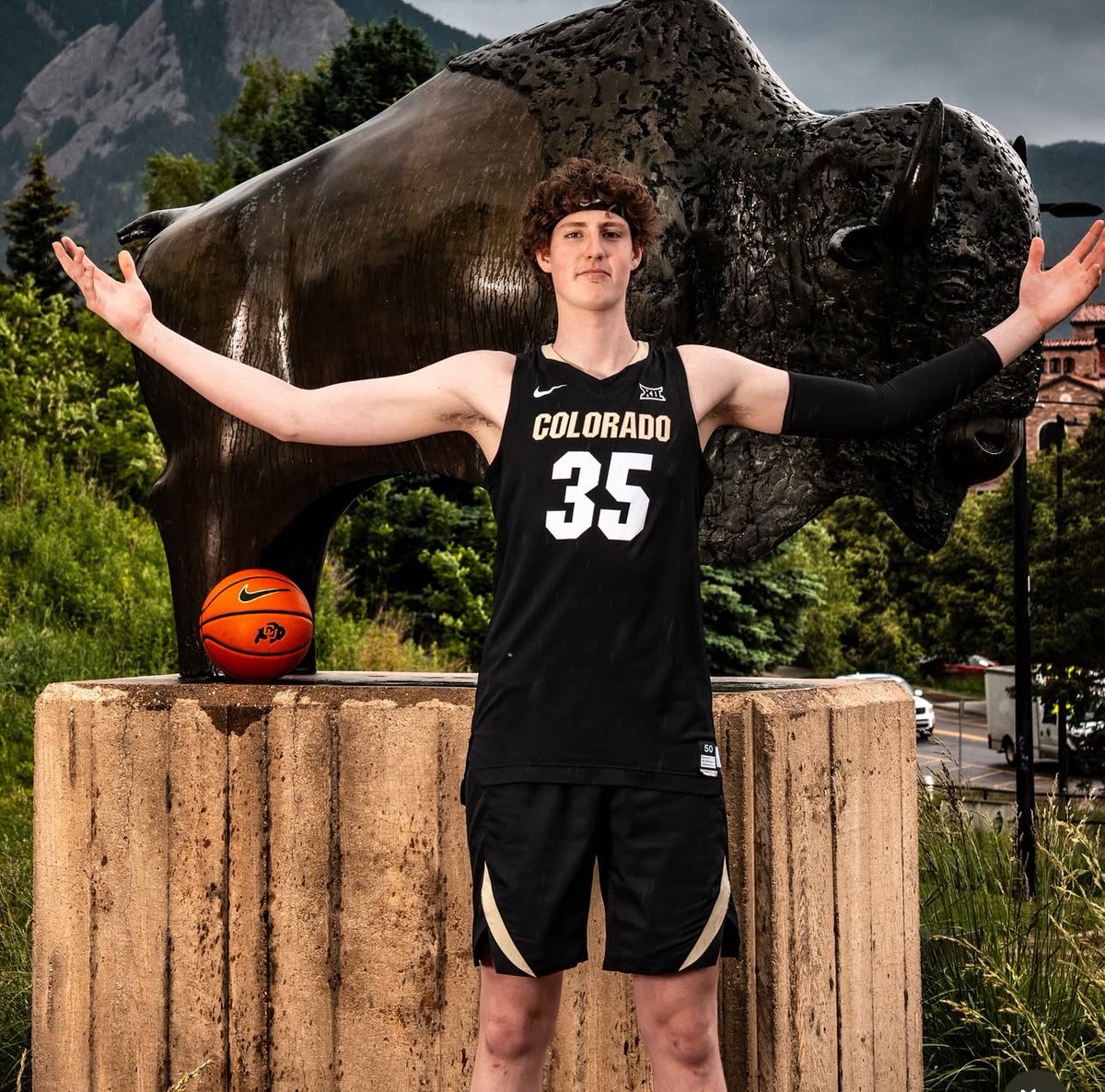 Sko Buffs Sports (@sbs_cu) on Twitter photo Leonardo Van Elswyk from Italy has signed to the #CUBuffs per a Mark Johnson interview with Tad Boyle.
The 6-foot 11 center played for the Oleggio Magic basket and the U19 Italy National team.
He averaged 8.5 ppg, 7.4 rebounds and 0.7 blocks.
<a href="/CUBuffsMBB/">Colorado Men's Basketball</a> #SkoBuffs🦬 Leonardo Van Elswyk from Italy has signed to the #CUBuffs per a Mark Johnson interview with Tad Boyle.
The 6-foot 11 center played for the Oleggio Magic basket and the U19 Italy National team.
He averaged 8.5 ppg, 7.4 rebounds and 0.7 blocks.
<a href="/CUBuffsMBB/">Colorado Men's Basketball</a> #SkoBuffs🦬