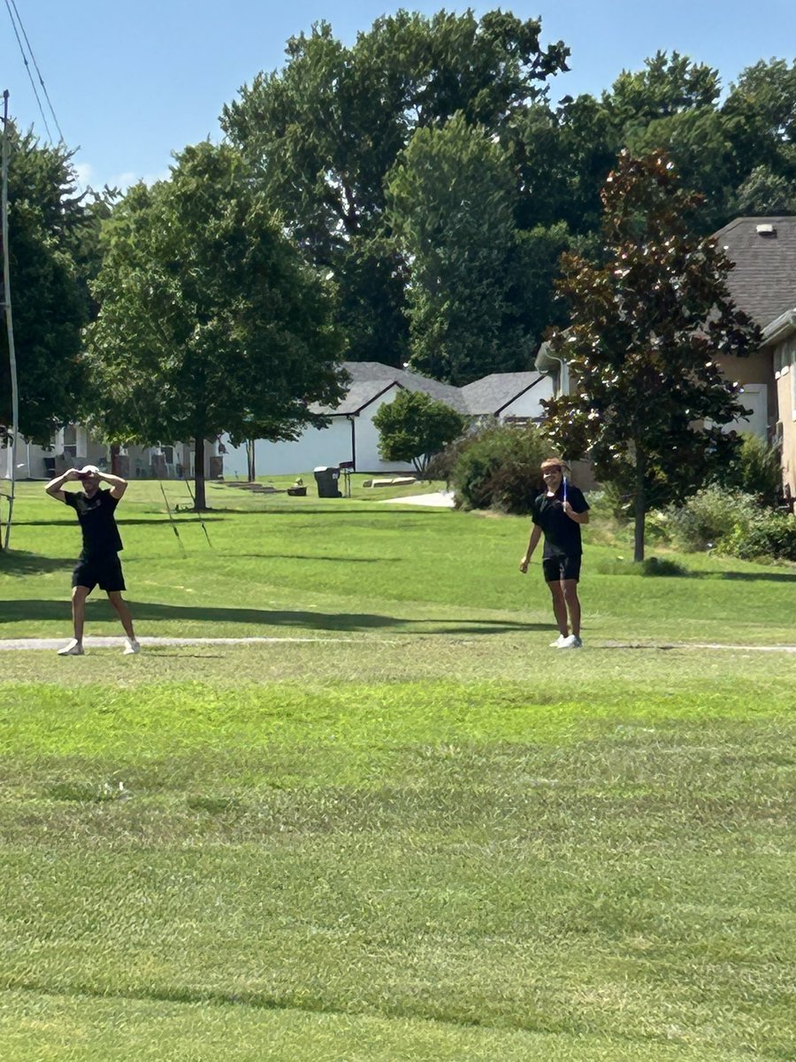 jmfreemyer's tweet photo. When you lose by 14 and start questioning your life choices mid-round. #PrayForJulesAndJackson

@jules2x_  @jacksonalaniz23 https://t.co/SnrFZMpscZ
