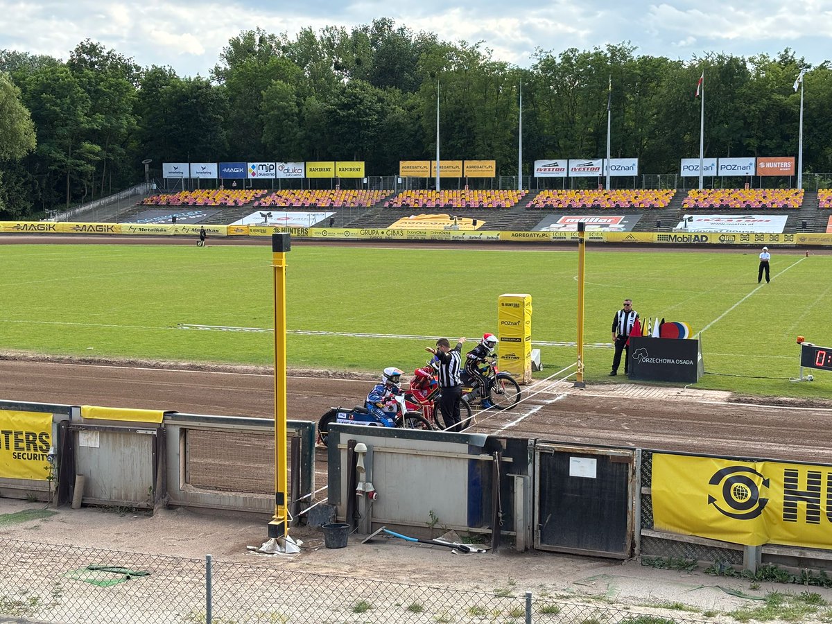 DAWID OSCENDA wygrał 3. rundę Pucharu GKSŻ 500R w Poznaniu😍🔥👏

Nasz zawodnik zainkasował 12+3 pkt🔝

Drugie miejsce zajął Krzysztof Harendarczyk, a trzecie Fabian Brożyna👊

#UniaLeszno #Metalkas2Ekstraliga #KSUL2025 #Speedway #BullSquad