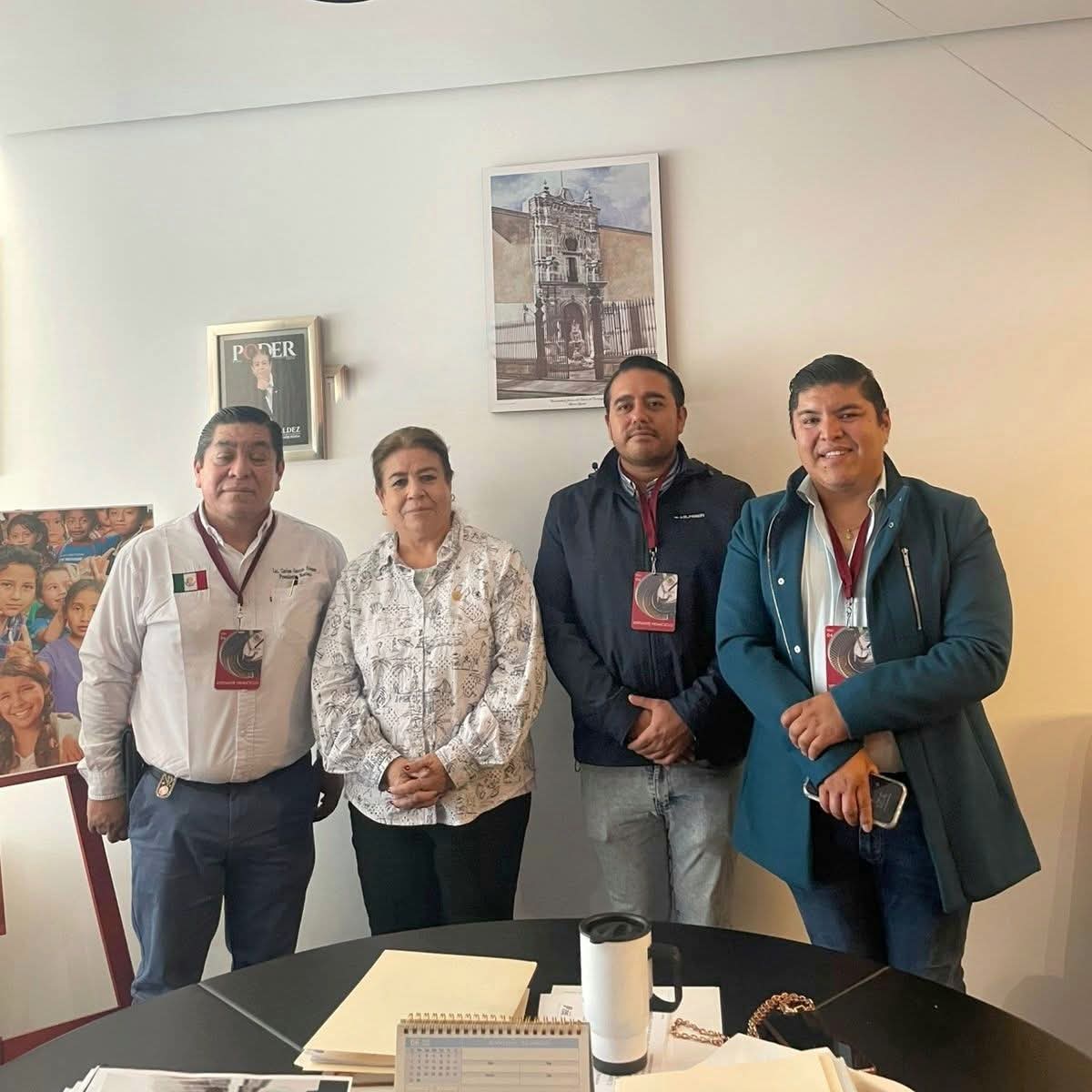 Un gusto recibir a los compañeros de la dirigencia H. Alianza Mexicana de Organizaciones de Transportistas que preside Carlos García Álvarez. Siempre es grato coincidir con los temas para la mejora del transporte.

#SenadoraMargaritaValdez