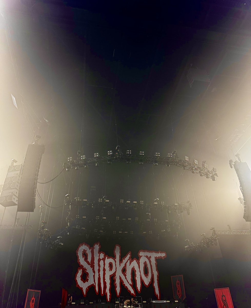zombieswalk_'s tweet image. C’était le MEILLEUR CONCERT DE TOUTE MA VIE !!!!! Thank you @slipknot #slipknot #lyon