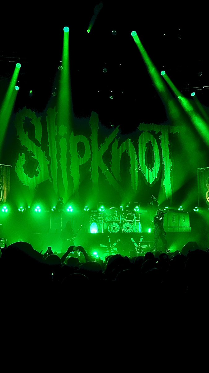 zombieswalk_'s tweet image. C’était le MEILLEUR CONCERT DE TOUTE MA VIE !!!!! Thank you @slipknot #slipknot #lyon