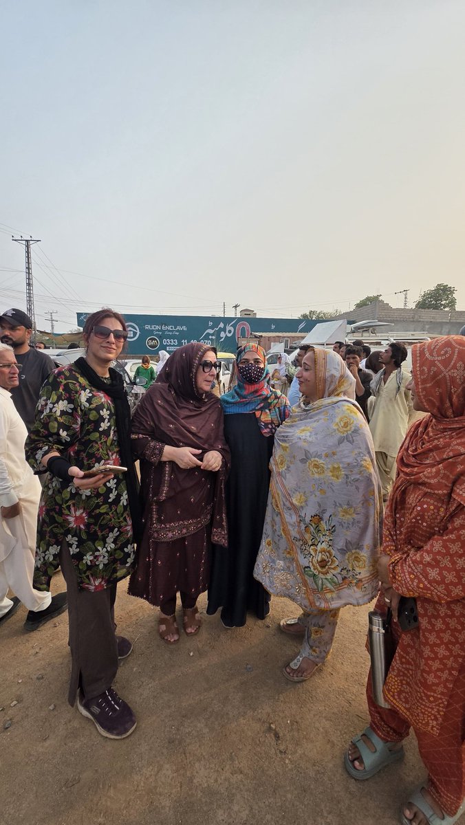 ہم پیار بھی ان سے کرتے ھے اعتبار بھی ان پر کرتے ھےنورین خان کے ساتھ