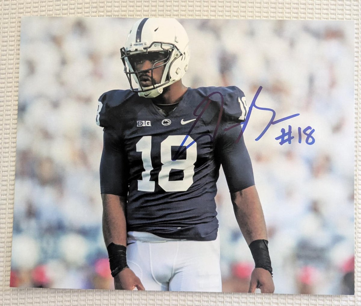 PennStateMafia's tweet image. Love Nittany Nation so let's do r second giveaway!
🦁Signed Coach Deion Barnes 8x10🦁
Just Retweet and like this post and must be following! Will pick a winner this weekend #Weare 
Following recruiting 24/7 isn't for the Mafia. Giving back is🔥