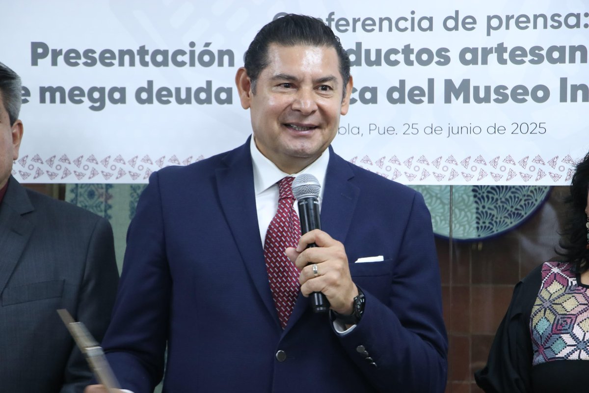 En el Gobierno de Puebla defendemos y garantizamos la libertad de expresión. Coincidimos que el criterio jurídico de la legislación establezca que criticar el desempeño de las y los funcionarios o debatir en lo público no es delito; respaldamos lo que nuestra presidenta, la Dra.