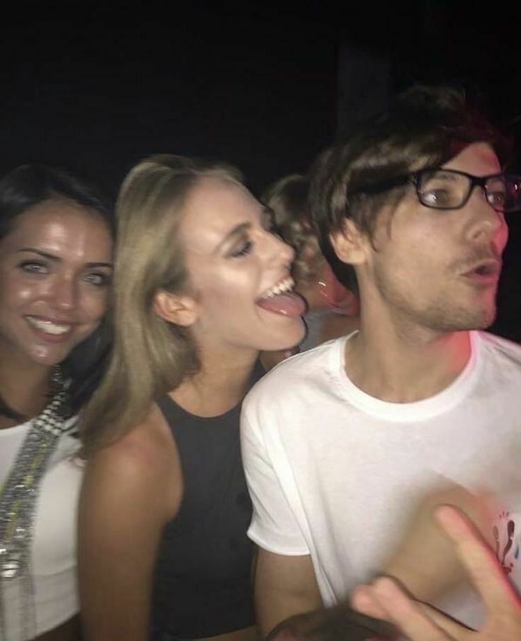 louis w glasses 🧎‍♀️🧎‍♀️