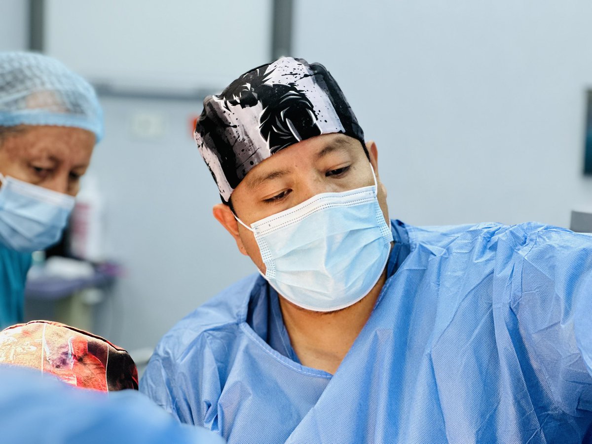 #ElNuevoEcuador | Las cirugías de artroscopia están el Verdi Cevallos

A través de pequeñas incisiones y utilizando herramientas poco invasivas, especialistas del <a href="/HospitalVerdi/">Hospital Verdi 🇪🇨</a> realizaron una exitosa cirugía de artroscopia de ligamento cruzado anterior en rodilla izquierda. 1/7