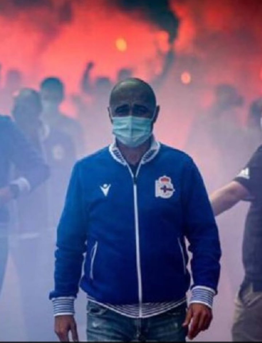 Fixo Campións ós rapaces, ascendeu co Fabril e foi ninguneado polos mesmos que falaron dunha tempada de notable. 
GRAZAS Óscar, por poñer ó Clube por riba de Todo. 🤍💙