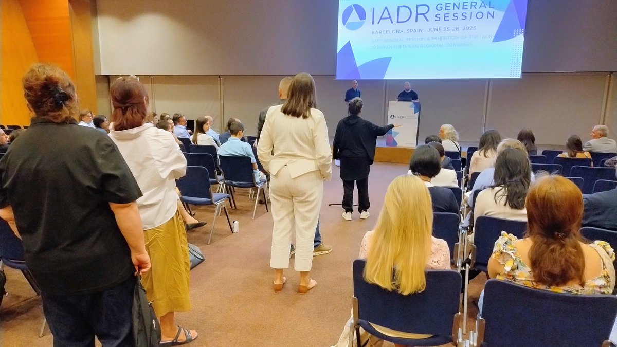 Sergio Uribe (@sergiouribe) on Twitter photo #IADR2025 Many questions during the session about scientific integrity in the age of AI, great session <a href="/NickJakubovics/">Nick Jakubovics</a> #IADR2025 Many questions during the session about scientific integrity in the age of AI, great session <a href="/NickJakubovics/">Nick Jakubovics</a>