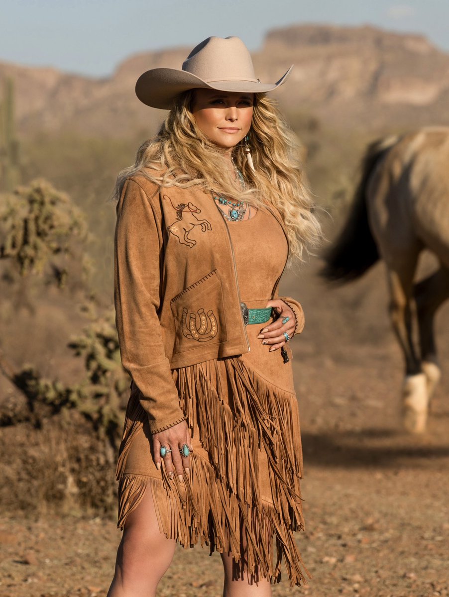 mirandalambert's tweet image. Long live cowgirls.
Outfit by @Idyllwind at @bootbarn