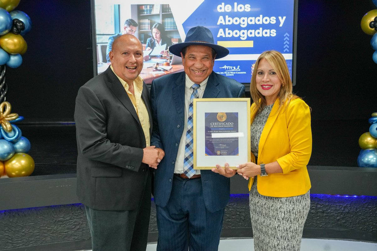 ⚖️ En la Semana de los Abogados y Abogadas, el DTRH y su secretaria, María del Pilar Vélez Casanova, honran a quienes, con ética y vocación, defienden los derechos de los trabajadores y promueven la justicia laboral. ¡Gracias por su compromiso con el bien común!