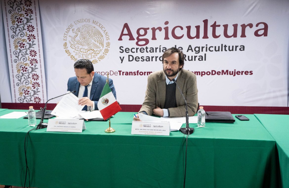 GiganteAgroa's tweet photo. La Secretaría de Agricultura y el Premio Internacional Khalifa para la Palma Datilera y la Innovación Agrícola, firmaron un Memorando para formalizar la organización conjunta de la Cuarta Edición del #Festival Internacional de la #Palma #Datilera en México. https://t.co/AB8CVQ7M4e