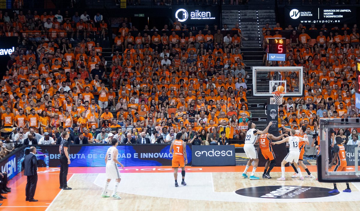 valenciabasket's tweet image. Fonteta 🧡

Gracias por hacerlo tan bonito 🧡

T'estimaré en el fred i en la calor 🧡