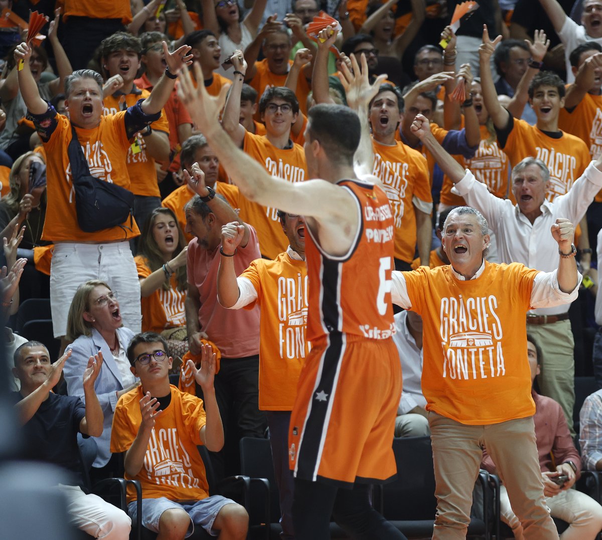 valenciabasket's tweet image. Fonteta 🧡

Gracias por hacerlo tan bonito 🧡

T'estimaré en el fred i en la calor 🧡