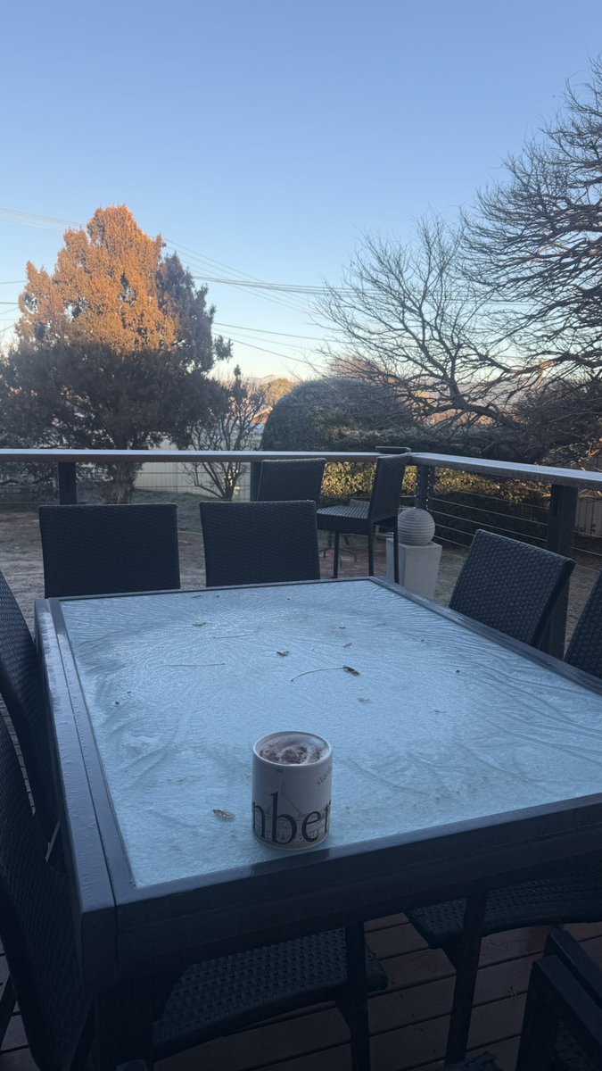 wapple15's tweet image. Good morning #Canberra with a bit of 🌨️ out the back. ❄️☀️ 😎 #SnowGood #CoffeeView #SureHappyItsThursday