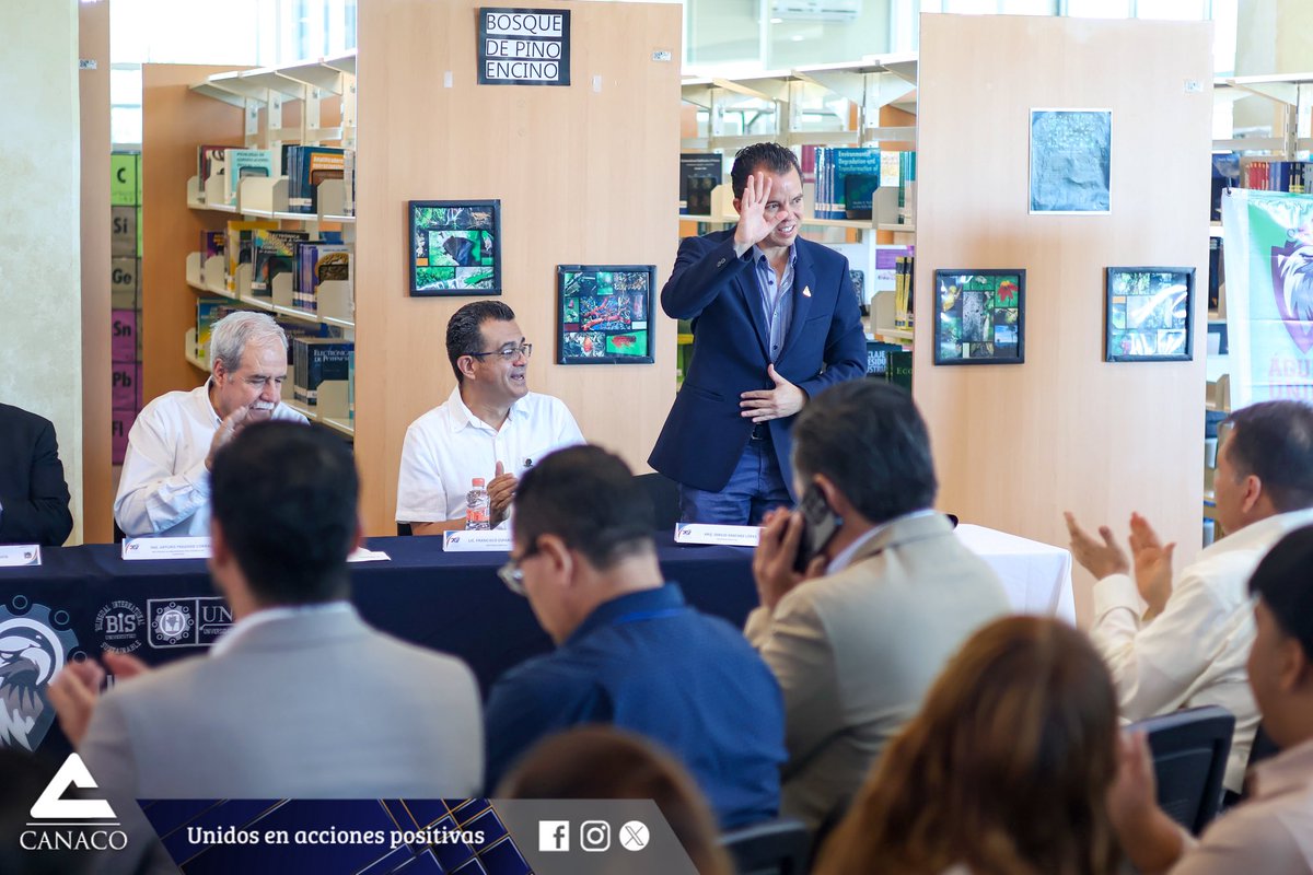 CanacoDurango's tweet photo. 🎉 En la inauguración del concurso "Atínale al Costo", por el 20 aniversario de @unipolidgo , nuestro presidente y VP de Servicios acompañaron este evento que impulsa a futuros ingenieros civiles. Agradecemos la invitación para sumarnos a esta iniciativa académica y profesional https://t.co/ow9SL5N8BX