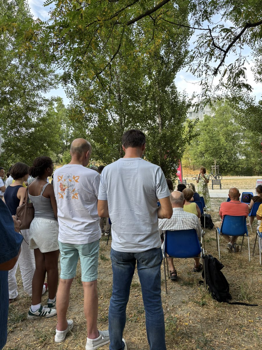 👉Ce 25 juin à Castelnau au parc des berges du Lez, <a href="/F_DombreCoste/">Fanny Dombre-Coste</a>, les Jeunes socialistes et <a href="/NajateHaie/">Najate Haie</a> ont animé un moment de convivialité et de politique, à l’initiative de <a href="/PScastelnau34/">PS-Castelnau-le-Lez - Gauche métropolitaine</a> 

👉Une centaine de personnes ont pu échanger et discuter.
Notre camarade <a href="/NajateHaie/">Najate Haie</a>  a