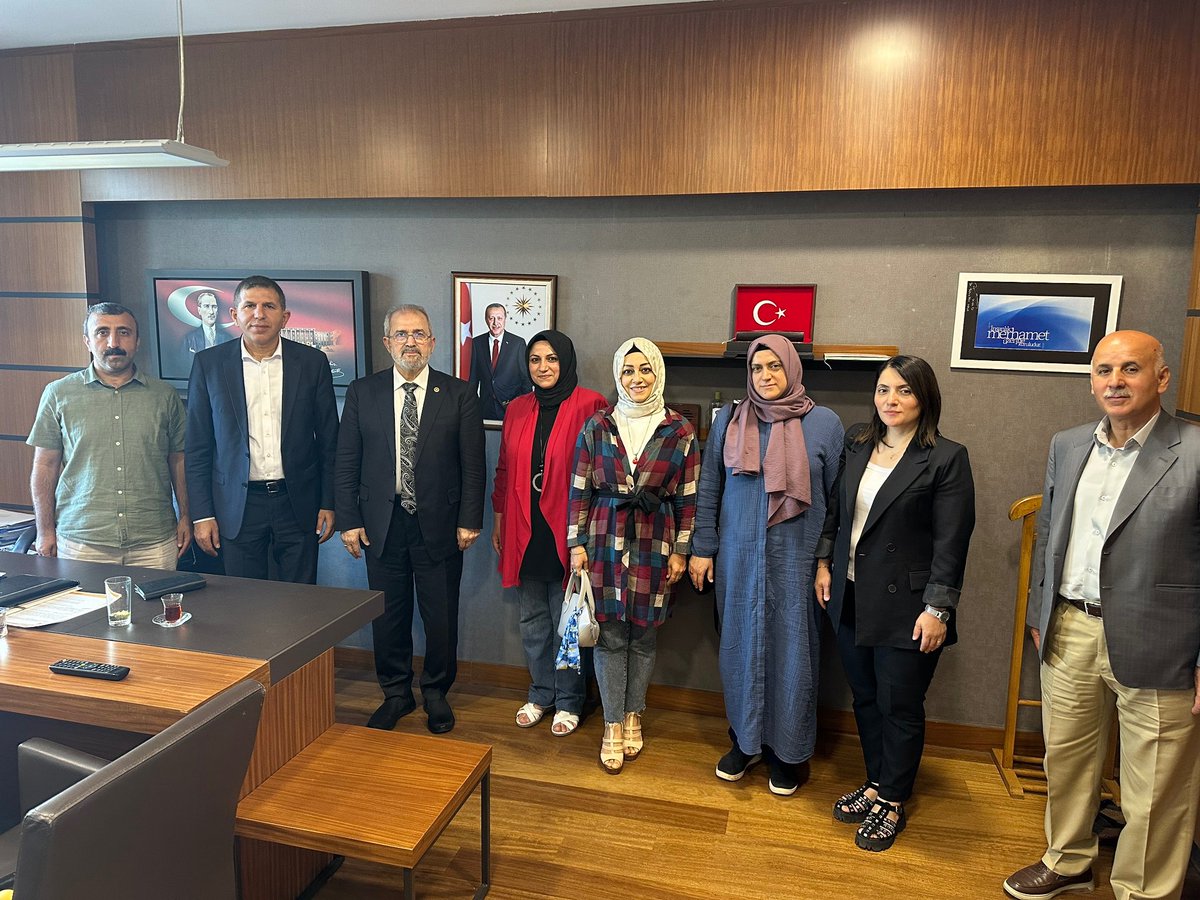 haticetarhan21's tweet photo. Gazi Meclisimizde Sayın Milletvekillerimizi Diyarbakır Memur-Sen İl ve Kadın Komisyon Başkanımız ile  birlikte ziyaret ettik.Ziyaretimizde Toplu Sözleşme süreci öncesi kamu çalışanlarının beklenti ve taleplerini ilettik.Sayın Vekillerimize  ilgileri  için çok teşekkür ederiz. https://t.co/lceMPhuZ3X