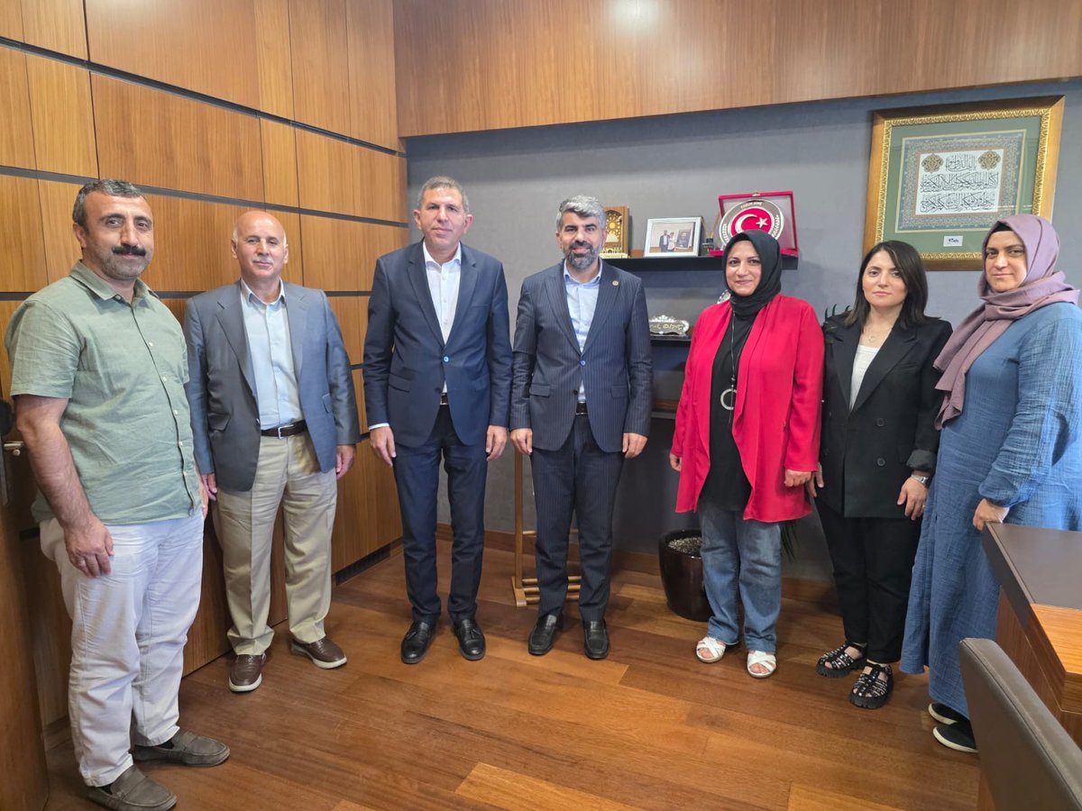 haticetarhan21's tweet photo. Gazi Meclisimizde Sayın Milletvekillerimizi Diyarbakır Memur-Sen İl ve Kadın Komisyon Başkanımız ile  birlikte ziyaret ettik.Ziyaretimizde Toplu Sözleşme süreci öncesi kamu çalışanlarının beklenti ve taleplerini ilettik.Sayın Vekillerimize  ilgileri  için çok teşekkür ederiz. https://t.co/lceMPhuZ3X