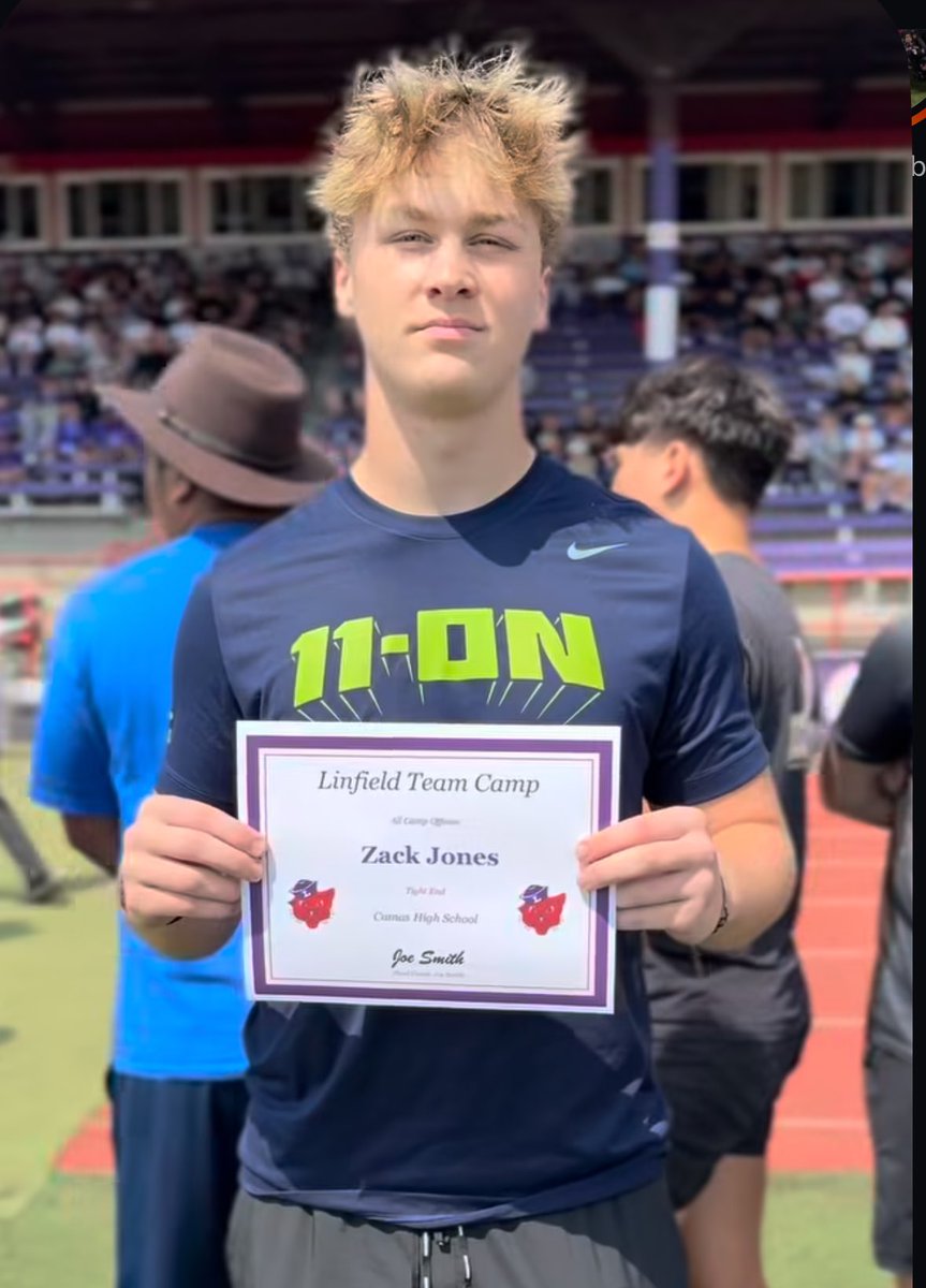 zackjones___'s tweet image. Had an awesome time @LinfieldFB team camp. Was able to take home all camp tight end. Can’t wait to get working again!