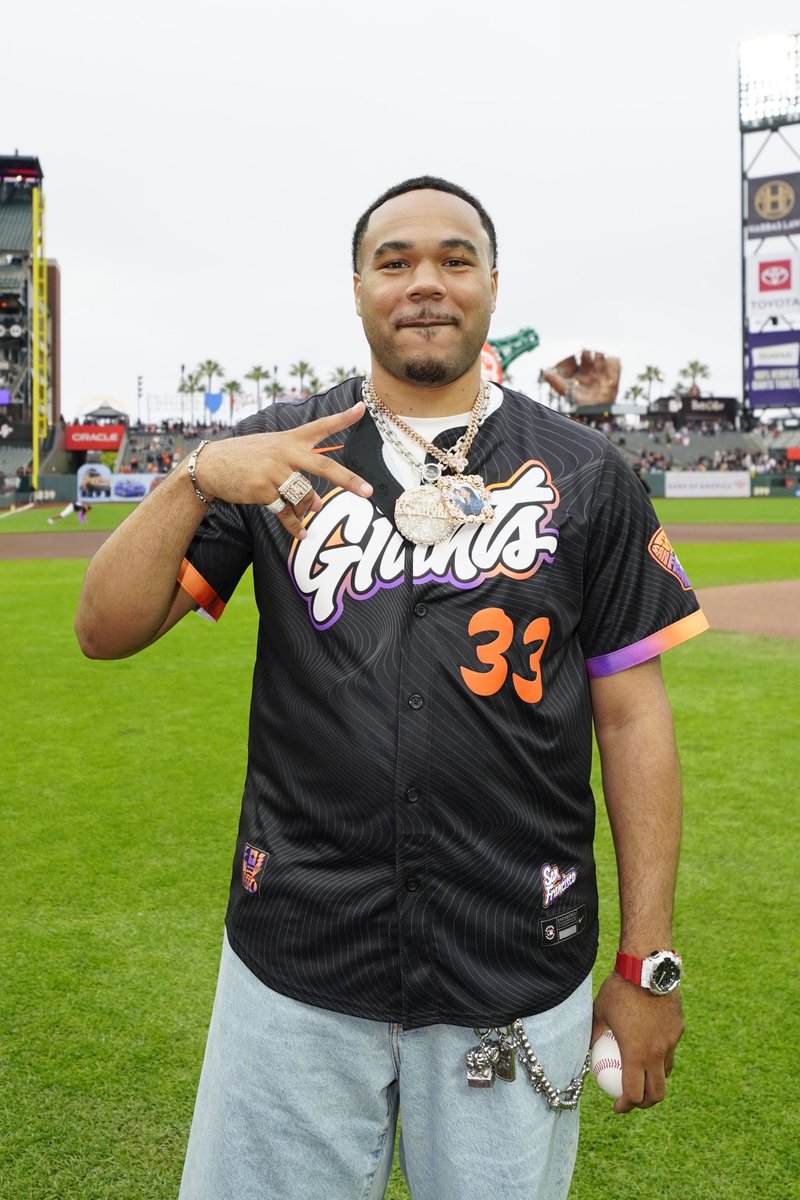 EMPIRE's tweet image. Lil Bean pulls up &amp;amp; throws the 1st pitch at the @SFGiants game ⚾️🏆