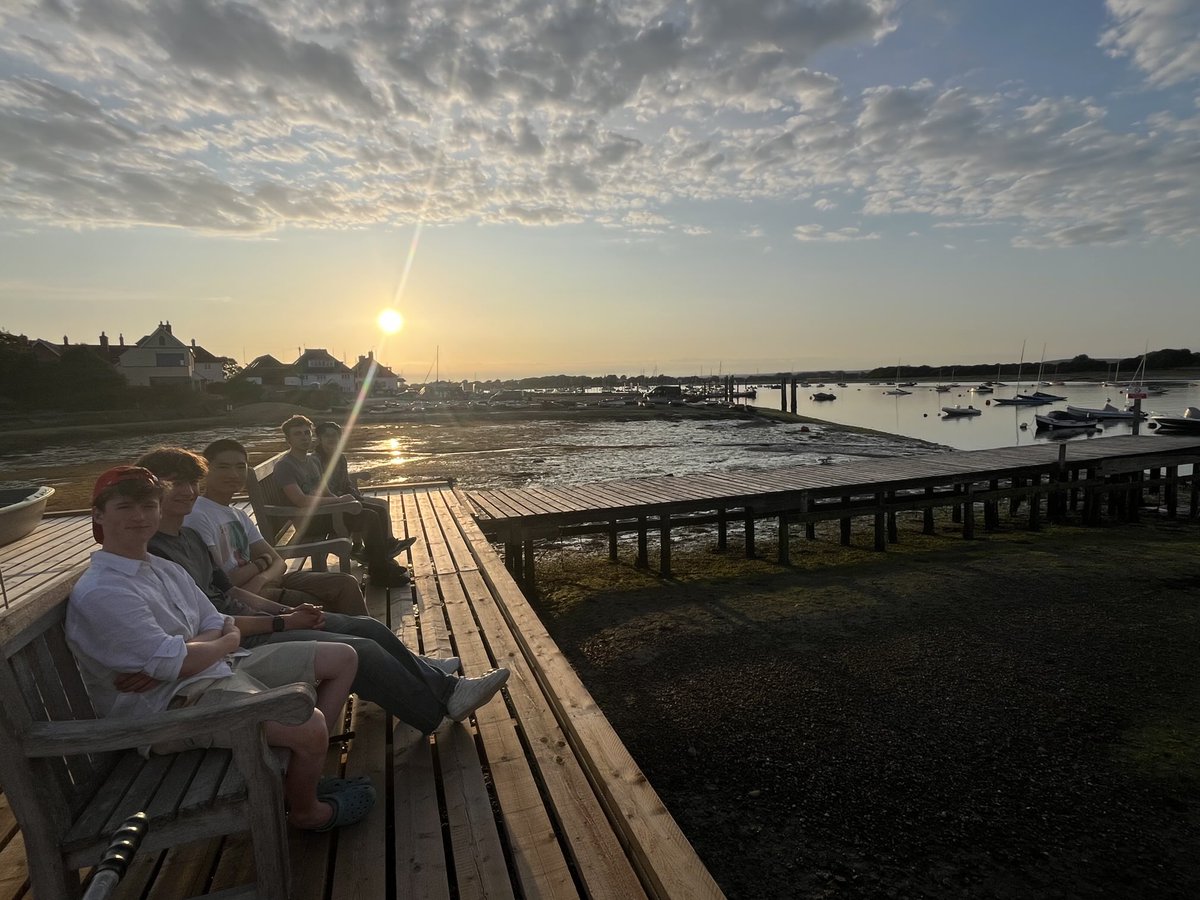 ⁦<a href="/ItchenorSC/">Itchenor Sailing Club</a>⁩ evening 🙌🏻