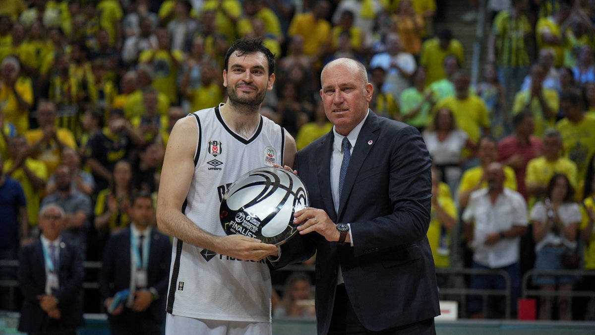 Türkiye Sigorta Basketbol Süper Ligi 2024-2025 Asım Pars Sezonu playoff final serisi beşinci maçında Fenerbahçe Beko, Ülker Spor ve Etkinlik Salonu’nda Beşiktaş Fibabanka’yı 84-68’lik skorla mağlup etti. Seride durumu 4-1’e getiren Fenerbahçe Beko bu sonuçla 2024-2025 sezonunda