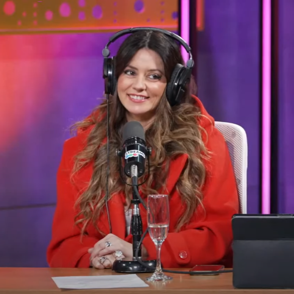 naczx's tweet photo. 🍷🎙️ #GranHermano #FueraDeJoda https://t.co/NdfAlVDU67
