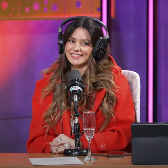 naczx's tweet photo. 🍷🎙️ #GranHermano #FueraDeJoda https://t.co/NdfAlVDU67